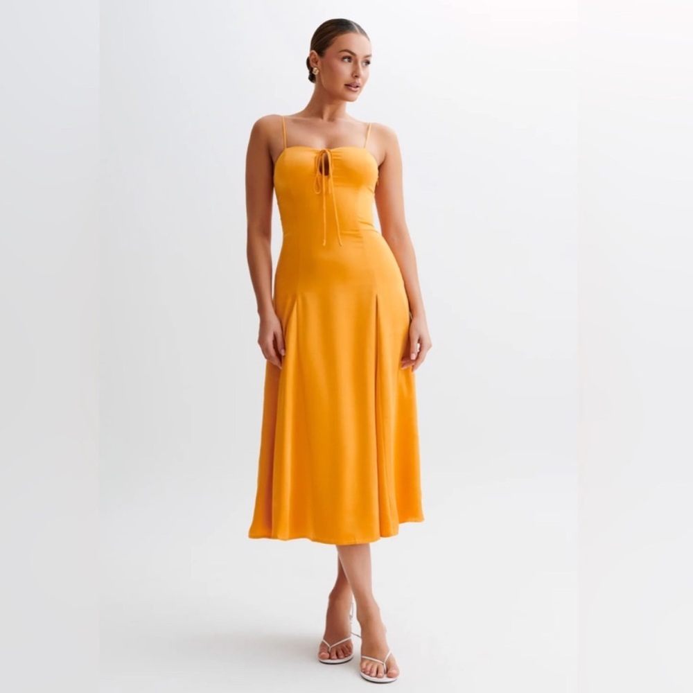 NWT MESHKI Luciana Satin Midi Dress‎ in the color Tangerine yellow size S